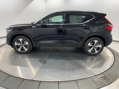 2025 Volvo XC40 Core Bright Theme