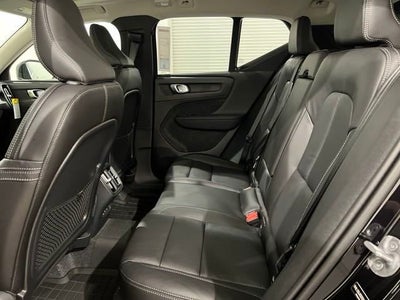 2025 Volvo XC40 Core Bright Theme