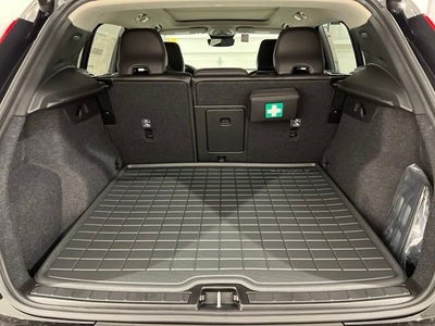 2025 Volvo XC40 Core Bright Theme