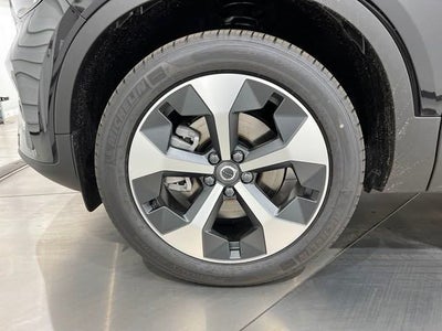 2025 Volvo XC40 Core Bright Theme