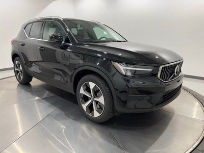 2025 Volvo XC40 Core Bright Theme