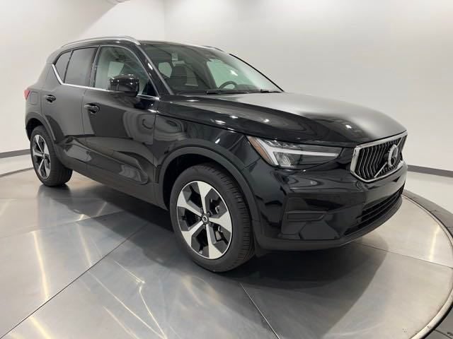 2025 Volvo XC40 Core Bright Theme