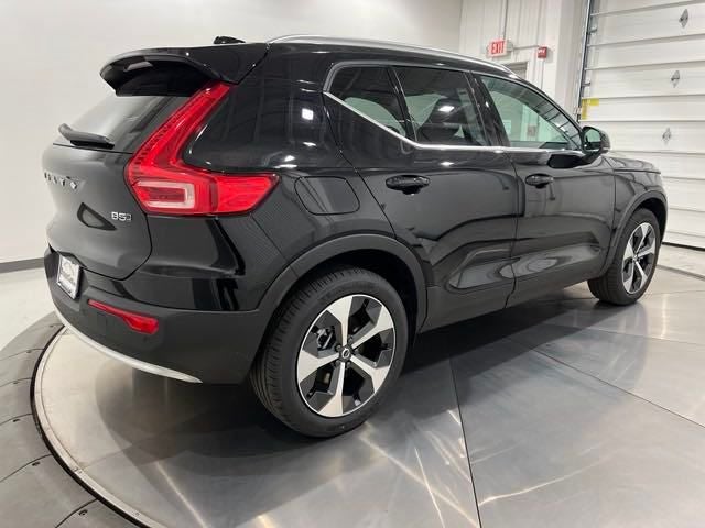 2025 Volvo XC40 Core Bright Theme