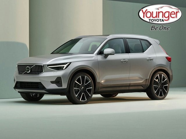 2023 Volvo XC40 Core