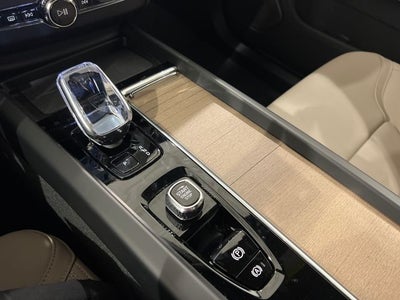 2026 Volvo XC60 Plus