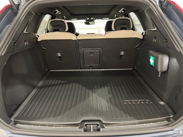 2026 Volvo XC60 Plus