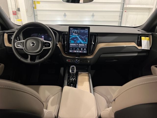 2026 Volvo XC60 Plus