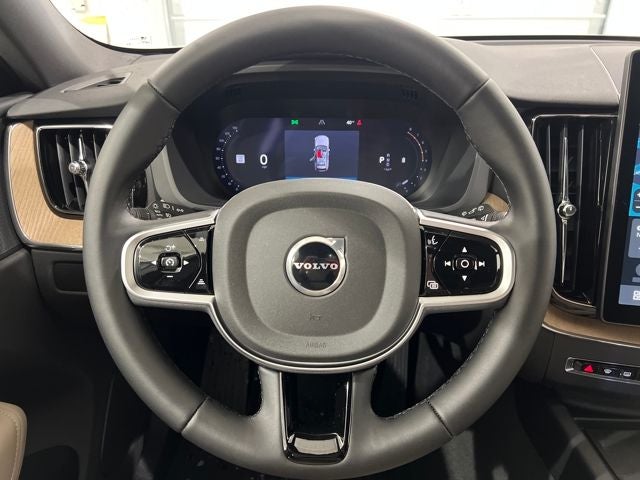 2026 Volvo XC60 Plus