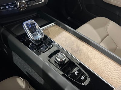 2026 Volvo XC60 Plus