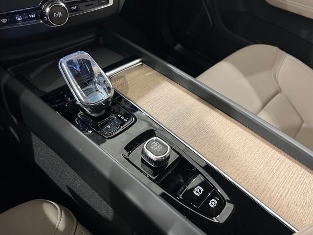 2026 Volvo XC60 Plus