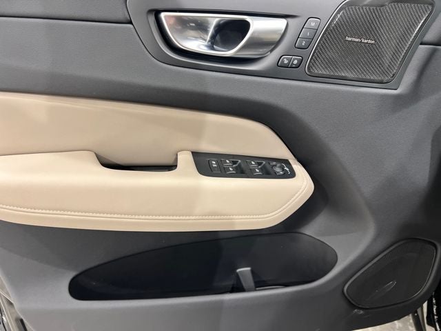 2026 Volvo XC60 Plus