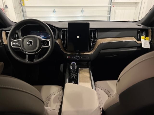 2026 Volvo XC60 Plus