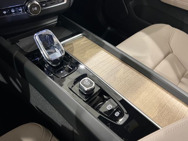 2026 Volvo XC60 Plus