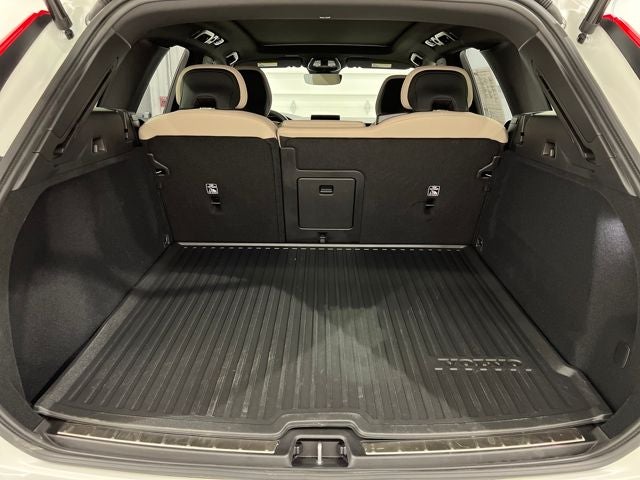 2026 Volvo XC60 Plus