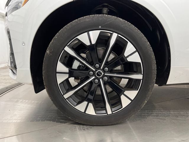 2026 Volvo XC60 Plus