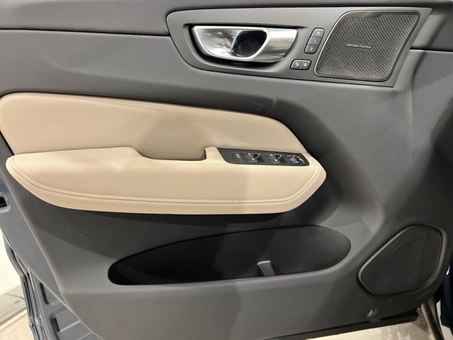 2026 Volvo XC60 Plus