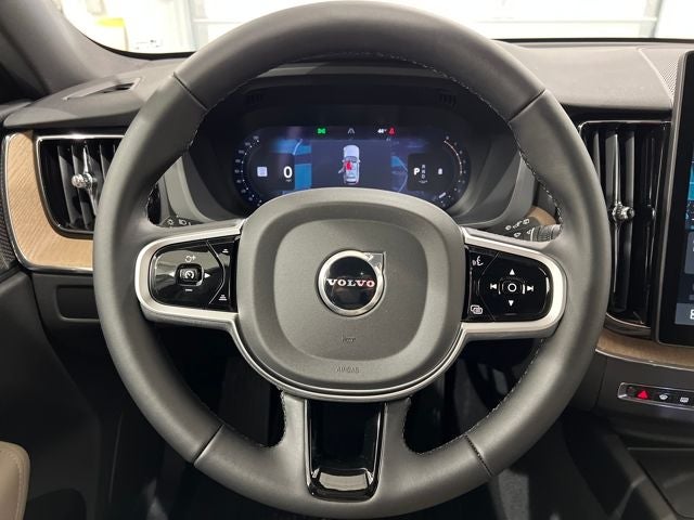 2026 Volvo XC60 Plus