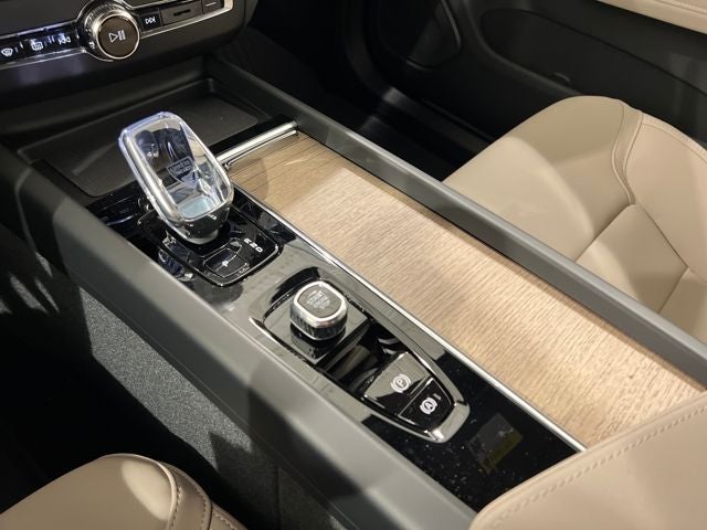 2026 Volvo XC60 Plus