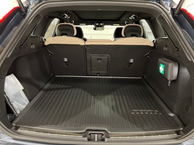 2026 Volvo XC60 Plus