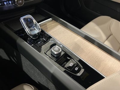 2026 Volvo XC60 Plus