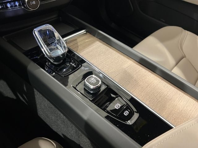 2026 Volvo XC60 Plus