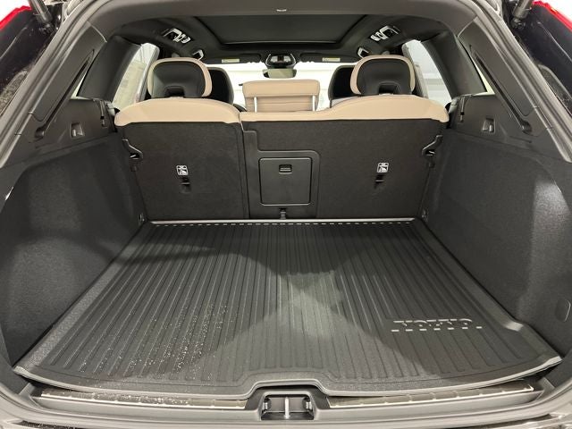 2026 Volvo XC60 Plus