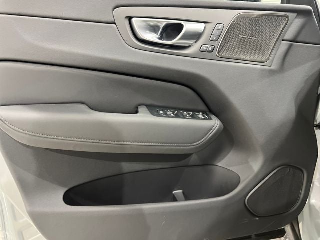 2026 Volvo XC60 Plus