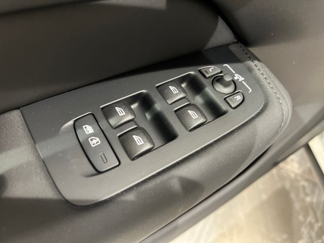 2026 Volvo XC60 Plus