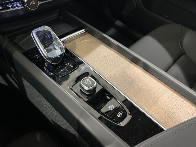 2026 Volvo XC60 Plus