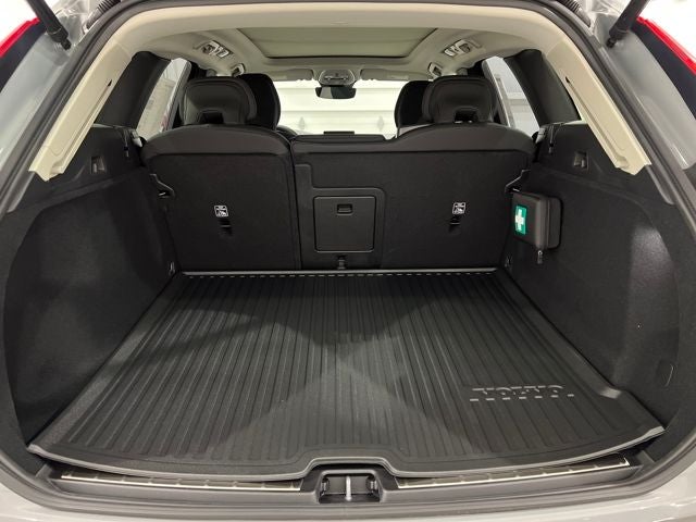 2026 Volvo XC60 Plus