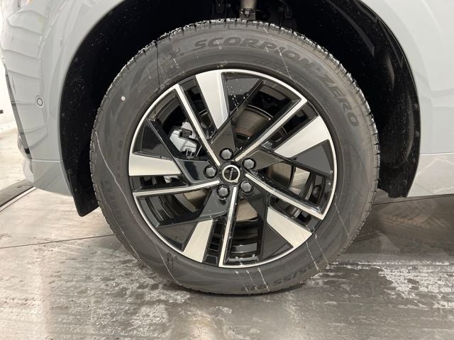 2026 Volvo XC60 Plus