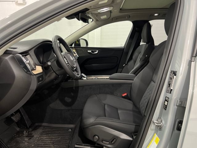 2026 Volvo XC60 Plus