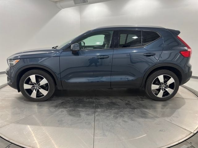 2021 Volvo XC40 Momentum