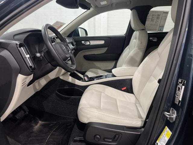 2021 Volvo XC40 Momentum
