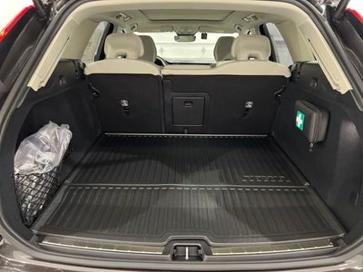 2025 Volvo XC60 T8 Plus