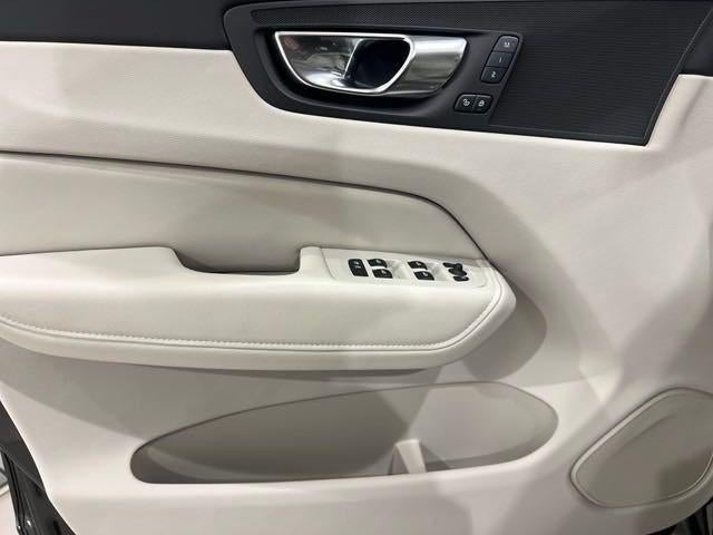 2025 Volvo XC60 T8 Plus