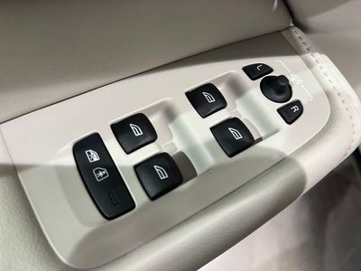 2025 Volvo XC60 T8 Plus