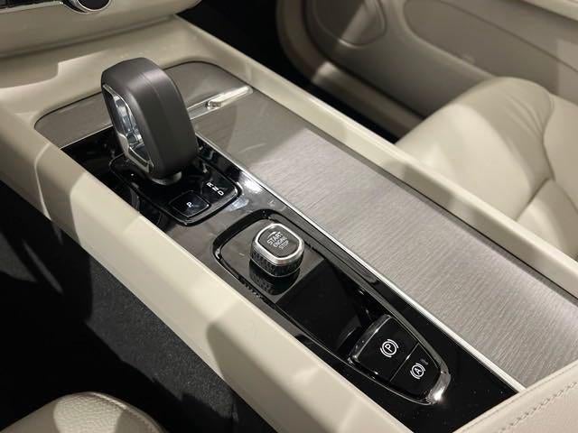 2025 Volvo XC60 T8 Plus