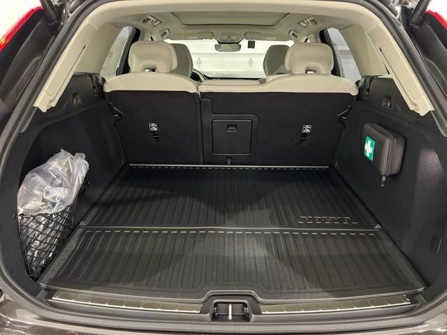 2025 Volvo XC60 T8 Plus