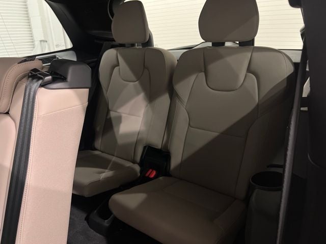 2026 Volvo XC90 B5 Plus