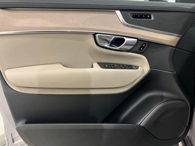 2026 Volvo XC90 B5 Plus