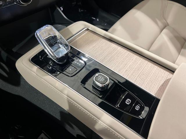 2026 Volvo XC90 B5 Plus