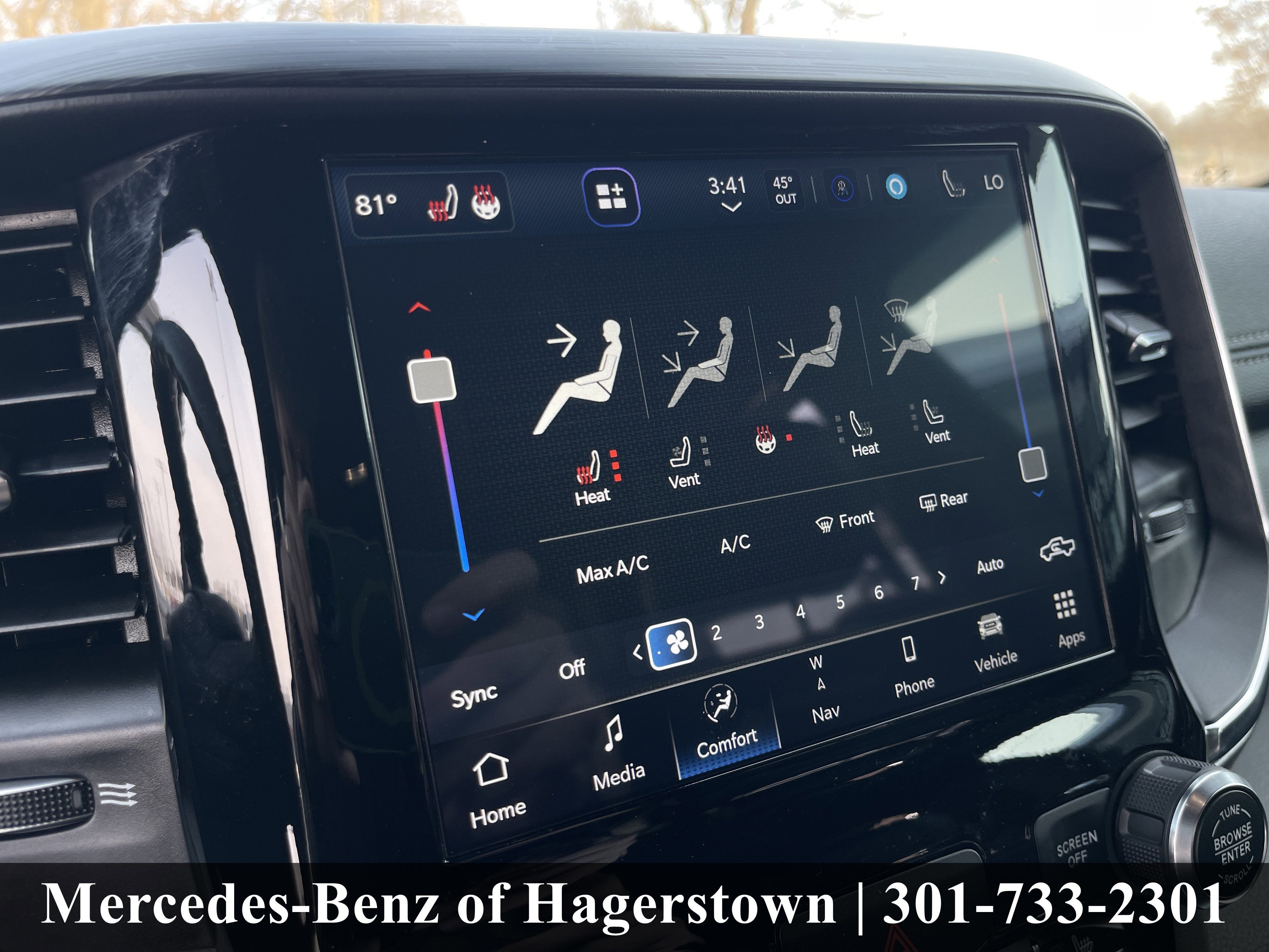 2024 RAM 1500 Laramie 4x4 Crew Cab 5'7 Box