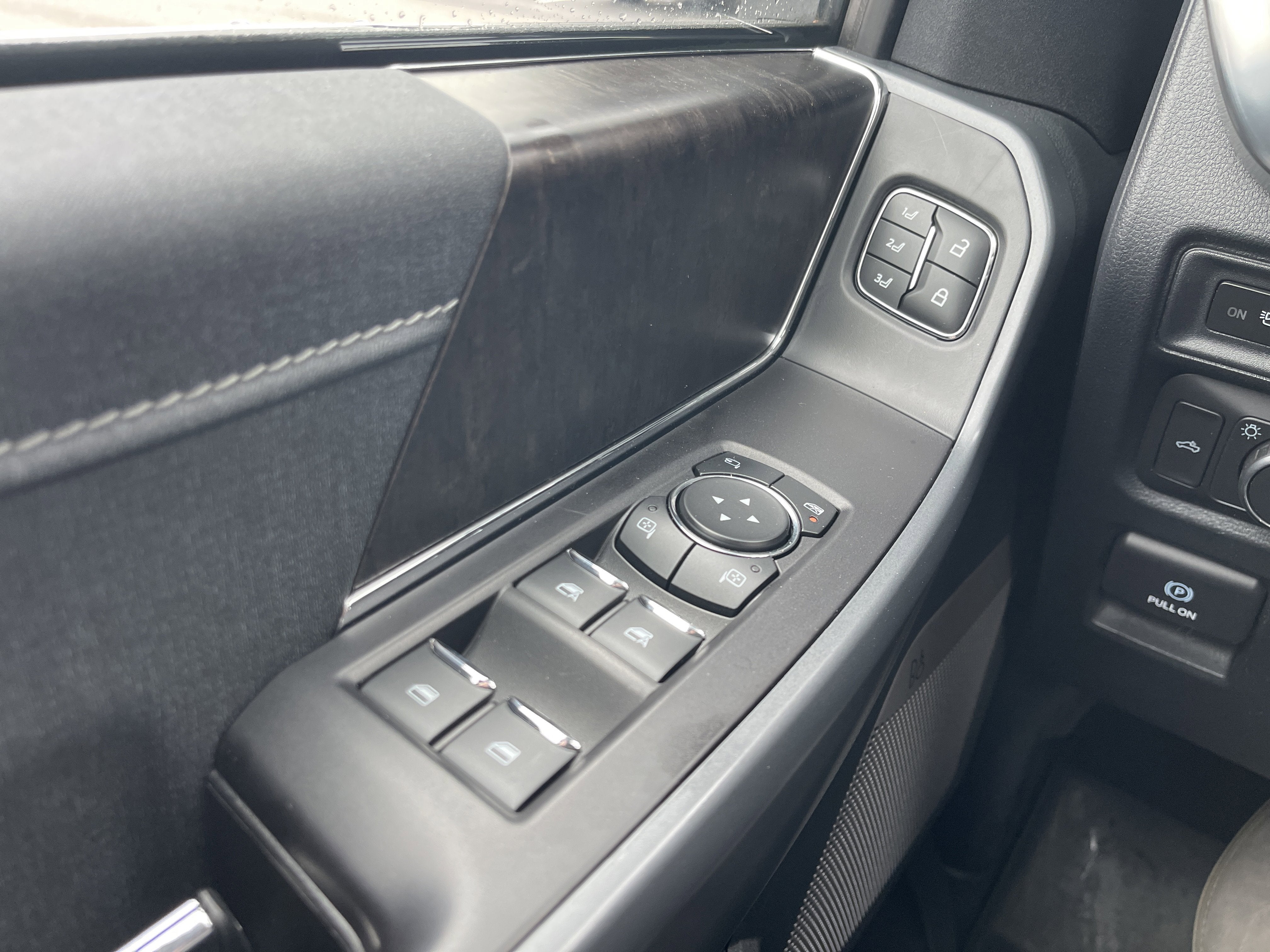 2021 Ford F-150 LARIAT 4WD SuperCrew 5.5' Box