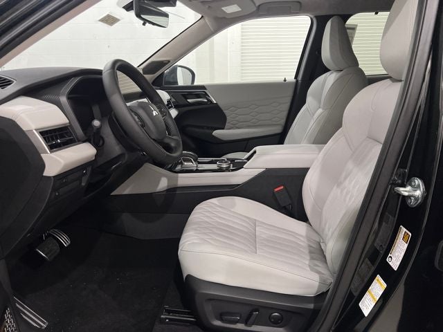 2025 Mitsubishi Outlander Platinum Edition S-AWC