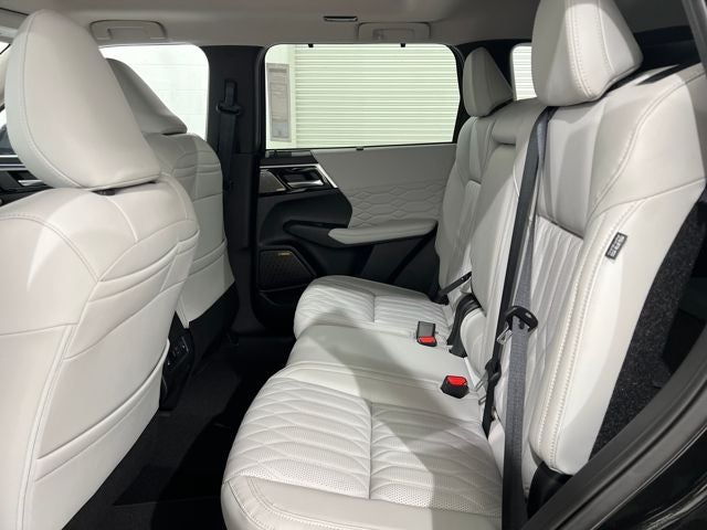 2025 Mitsubishi Outlander Platinum Edition S-AWC