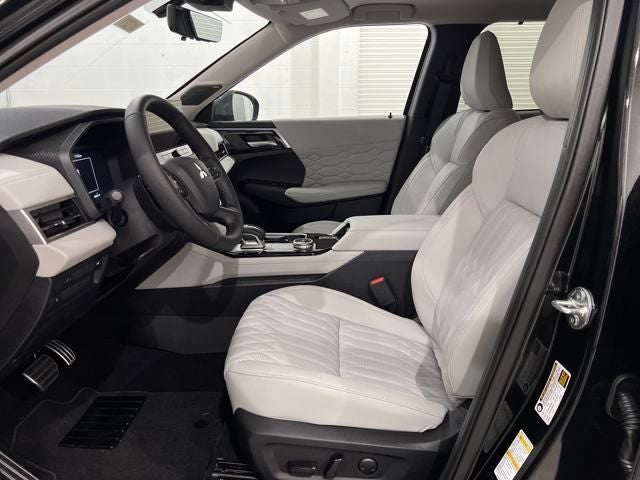 2025 Mitsubishi Outlander Platinum Edition AWC