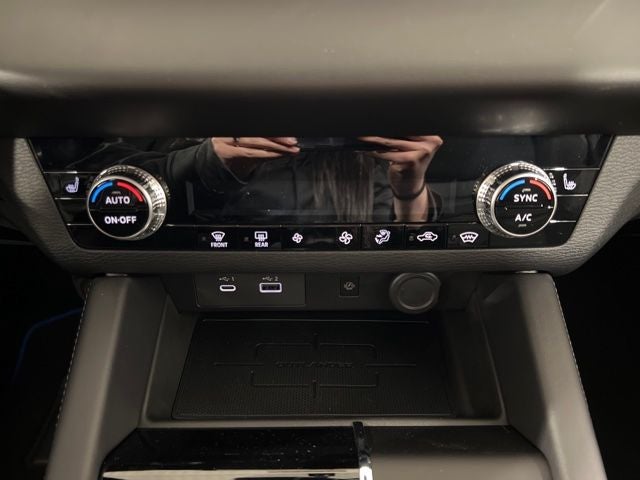 2023 Mitsubishi Outlander Plug-in Hybrid Vehicle SE