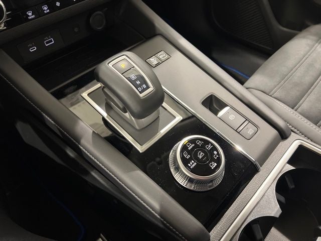 2023 Mitsubishi Outlander Plug-in Hybrid Vehicle SE