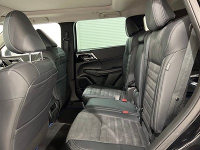 2023 Mitsubishi Outlander Plug-in Hybrid Vehicle SE